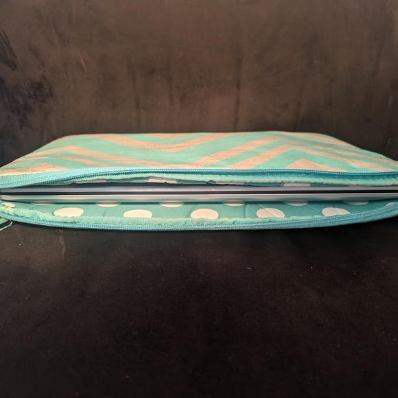 Chevron print Laptop/Chromebook sleeve case. - Picture 6 of 10